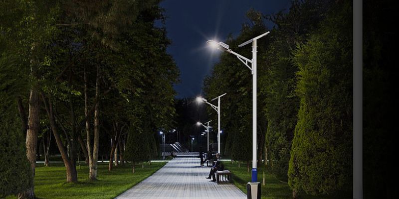 Integrated solar street lamps